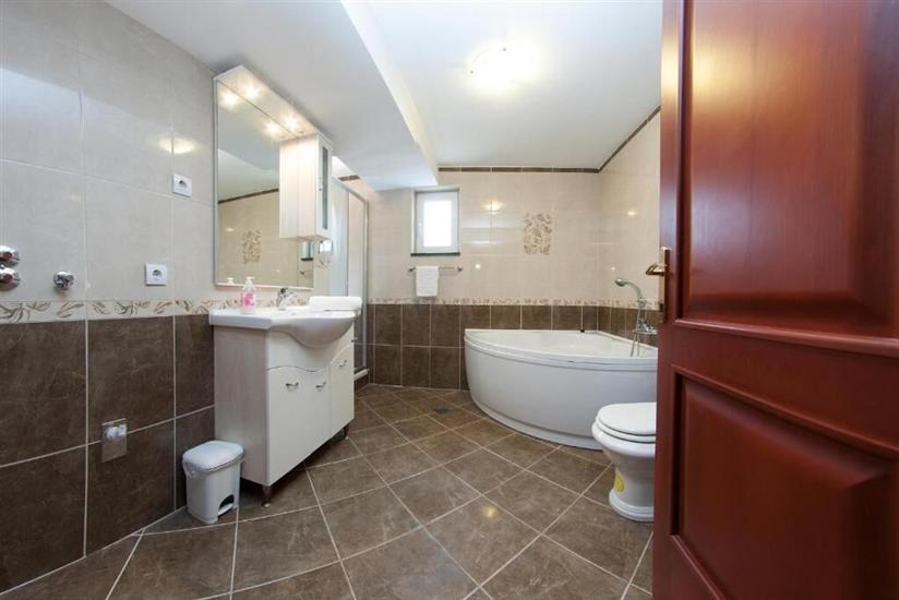 Apartment A1, for 8 persons