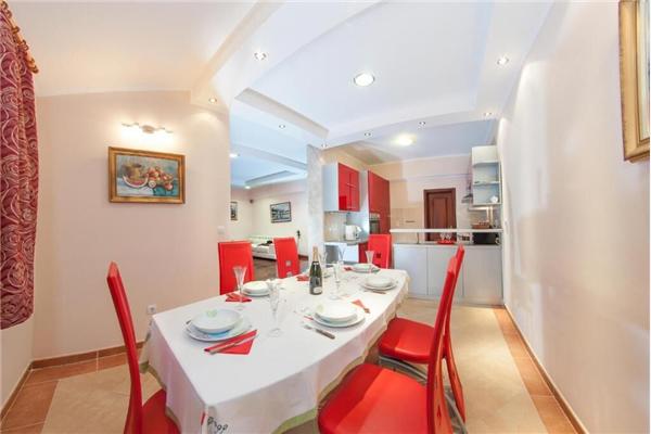 Apartment A1, for 8 persons