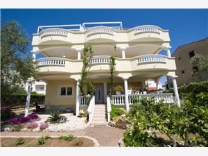 Apartments Dandelion Biograd, Size 120.00 m2, Airline distance to the sea 50 m