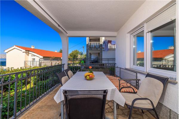 Apartment A1, for 5 persons