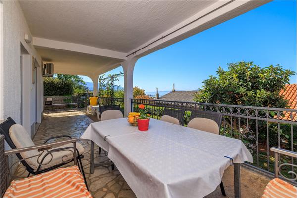 Apartment A1, for 5 persons