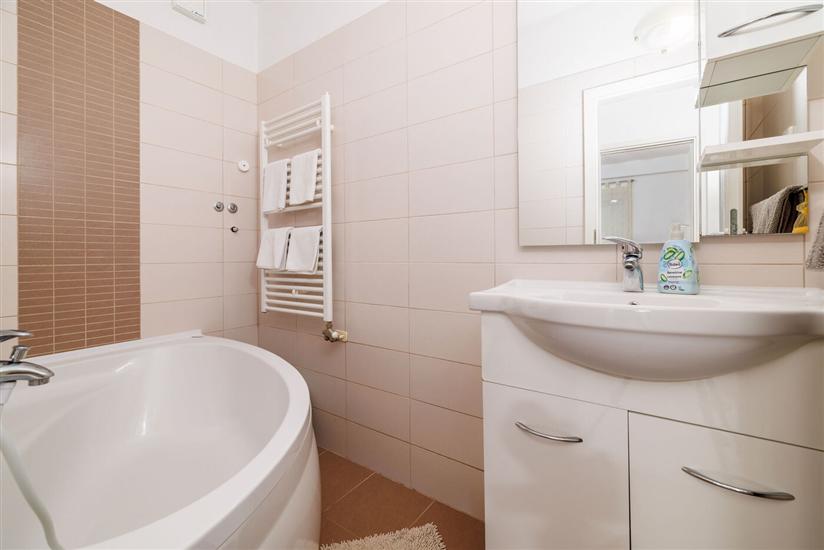 Apartment A1, for 5 persons