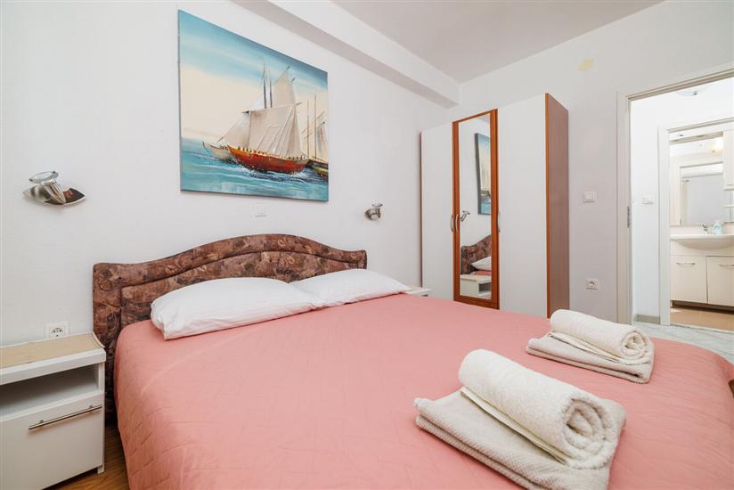 Apartment A1, for 5 persons