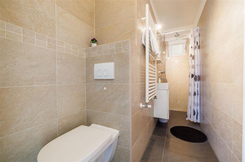 Apartment A2, for 6 persons