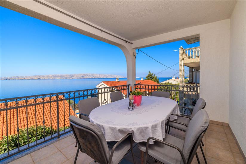 Apartment A2, for 6 persons