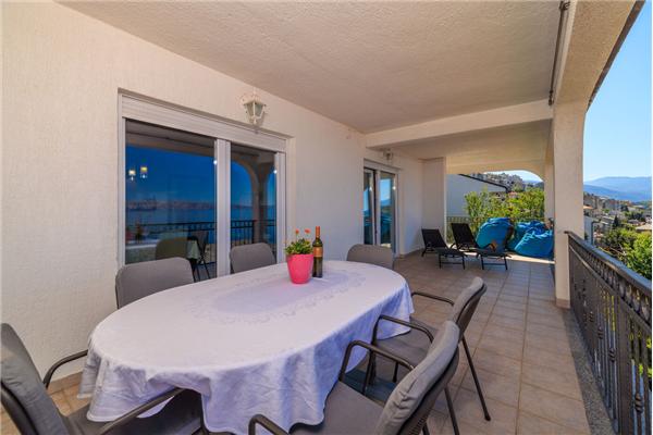 Apartment A2, for 6 persons