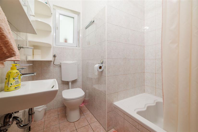 Apartment A4, for 3 persons