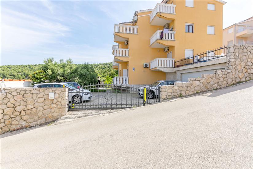 Apartment Kiara near the beach