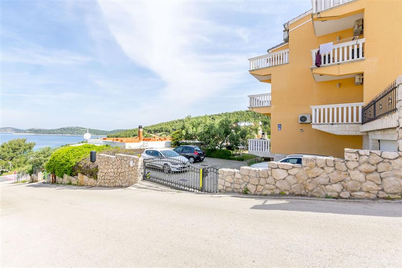 Apartment Kiara near the beach