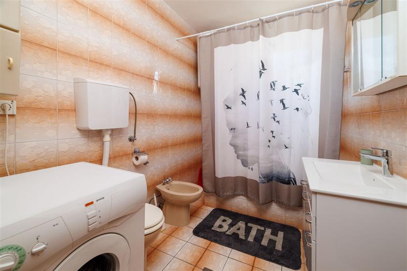 Apartment A2, for 6 persons