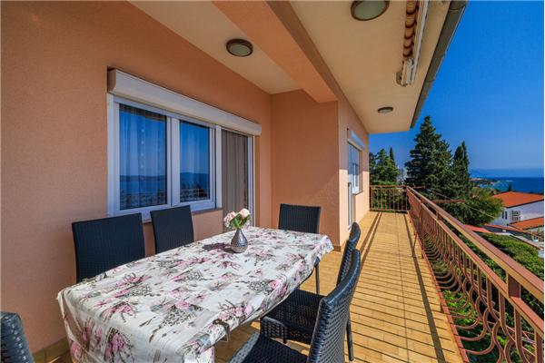 Apartment A2, for 6 persons