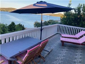 Apartment Seasalt Betina, Size 80.00 m2, Airline distance to the sea 30 m
