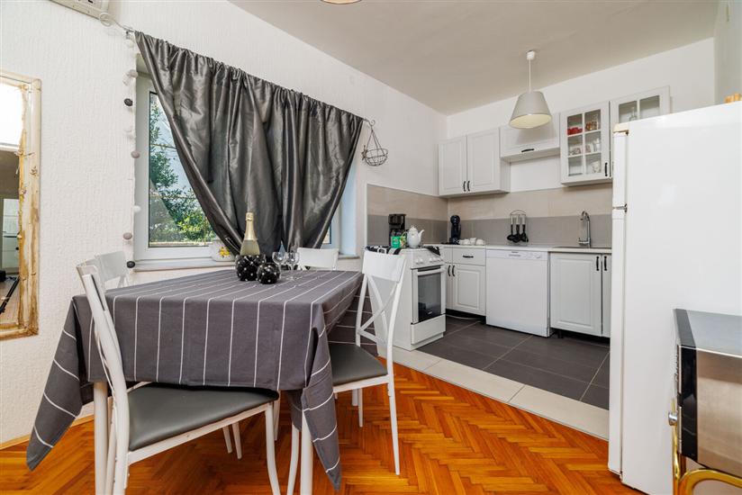 Apartment A1, for 5 persons