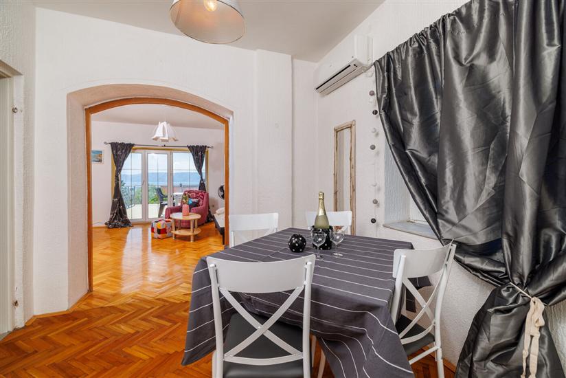 Apartment A1, for 5 persons