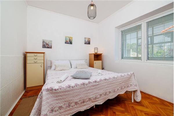 Apartment A1, for 5 persons