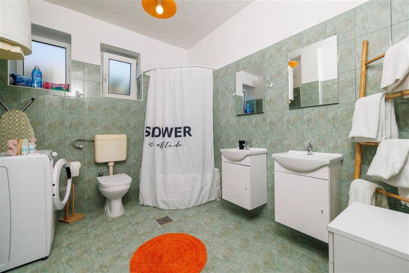 Apartment A1, for 5 persons