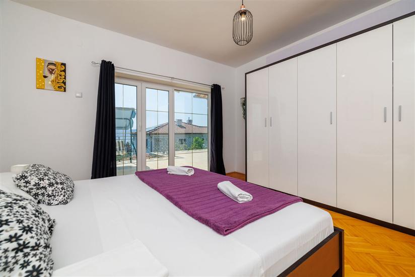 Apartment A1, for 5 persons