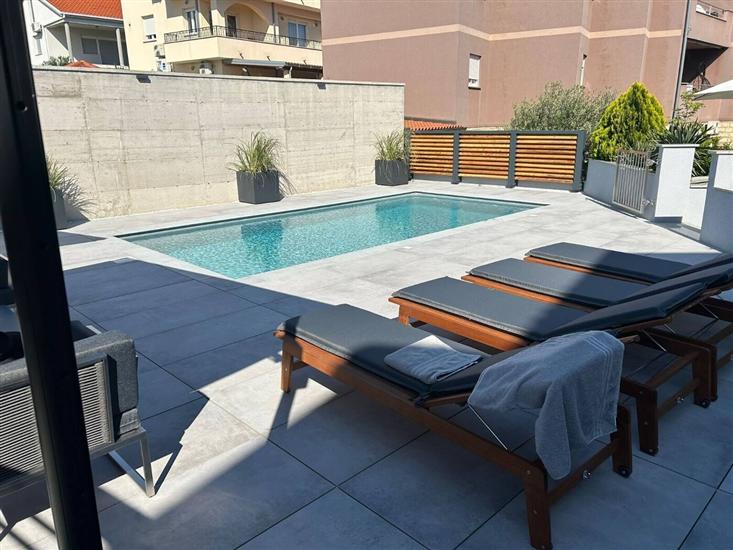 Apartment SaRa with pool