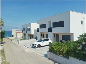 House Cvetkovic Slatina - island Vir, Size 118.00 m2, Airline distance to the sea 70 m