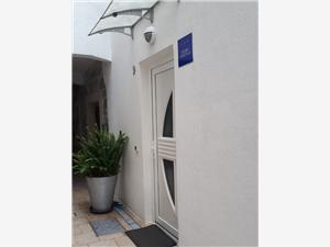 Apartment Apartment Blue Baska Voda, Size 22.00 m2, Airline distance to town centre 20 m