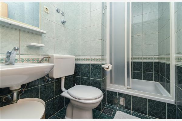 Room S2, for 3 persons