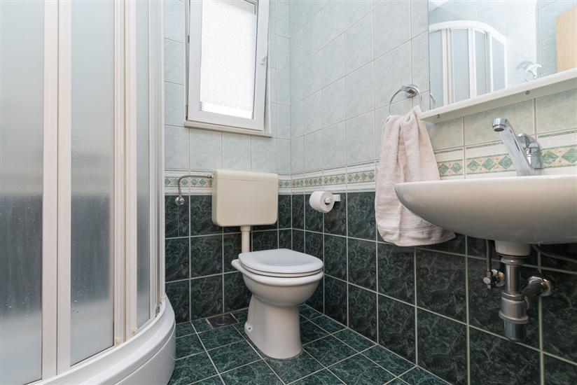 Room S1, for 3 persons