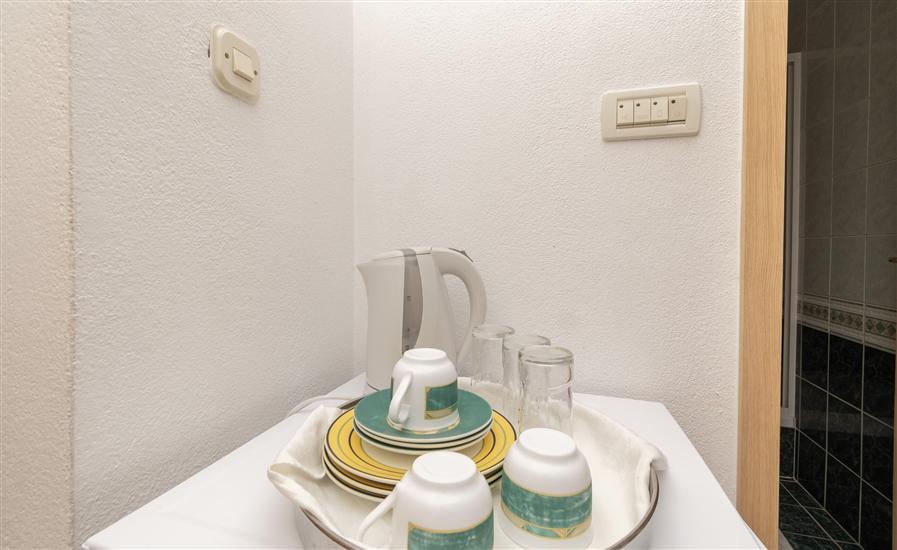 Room S2, for 3 persons