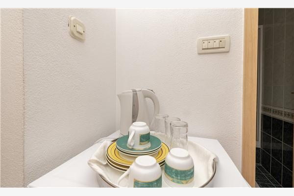 Room S2, for 3 persons