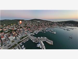Apartments Tomislav Murter - island Murter, Size 50.00 m2, Airline distance to town centre 300 m