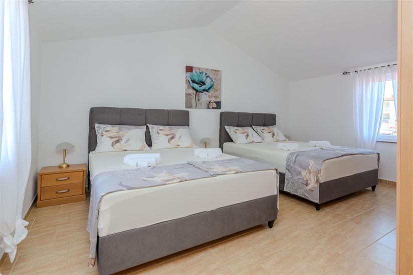 Apartment A2, for 5 persons