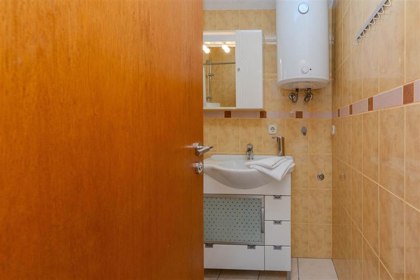 Apartment A2, for 5 persons