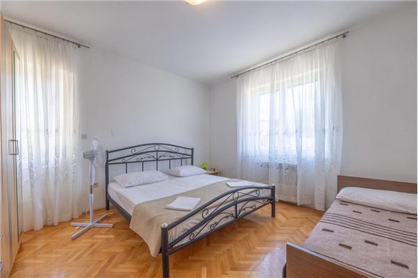Apartment A1, for 8 persons
