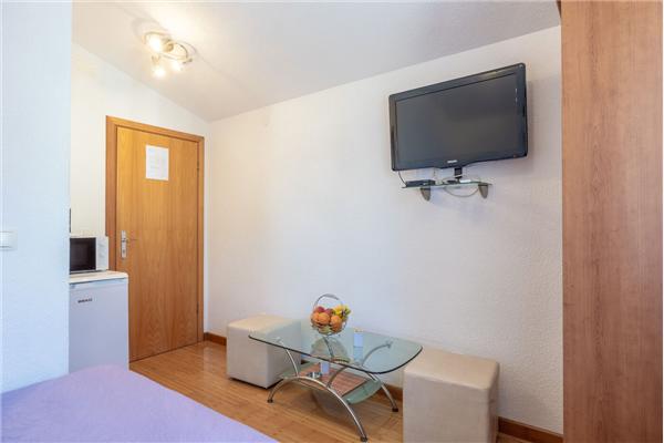 Room S1, for 2 persons