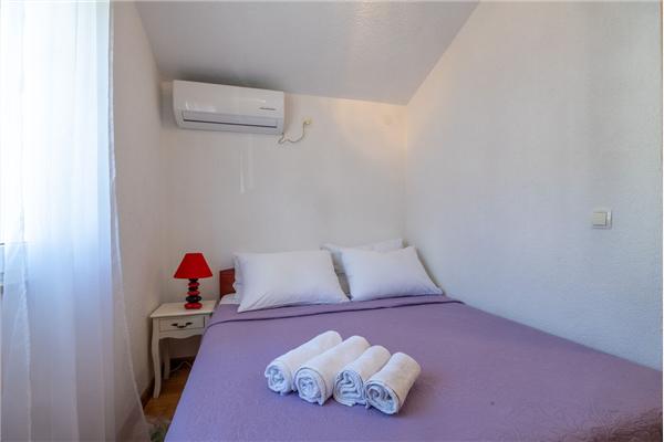 Room S1, for 2 persons