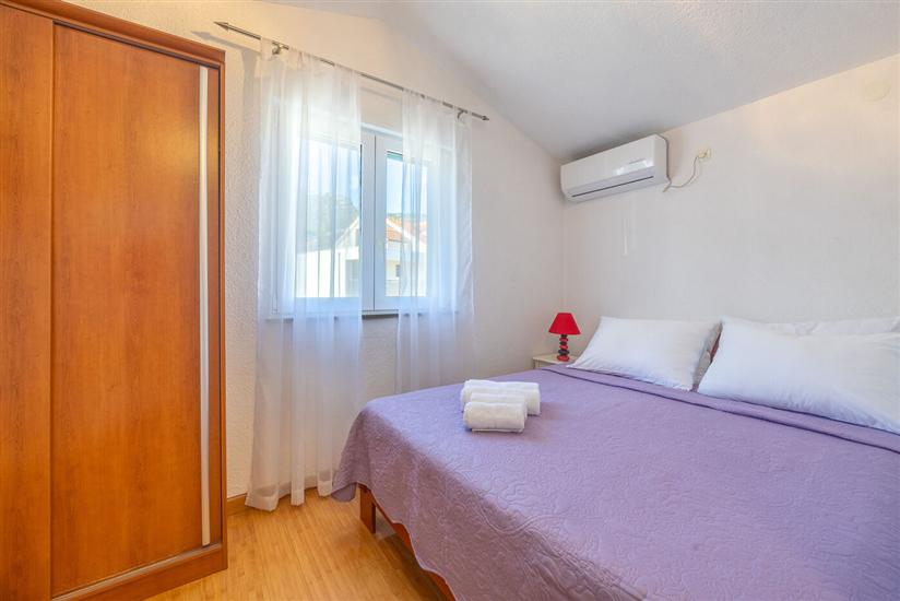 Room S1, for 2 persons