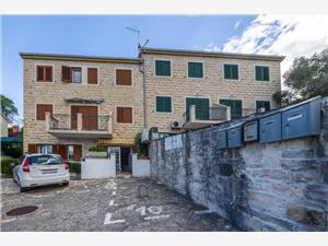 Apartment Middle Dalmatian islands,BookIvanoFrom 97 €