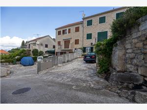 Apartment Ivano Splitska - island Brac, Size 55.00 m2, Airline distance to the sea 90 m, Airline distance to town centre 0 m