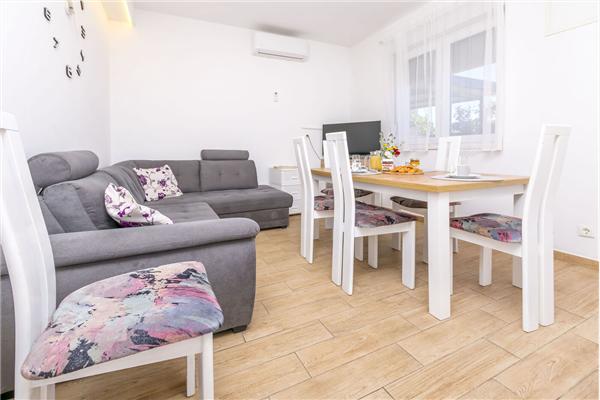Apartment A1, for 5 persons