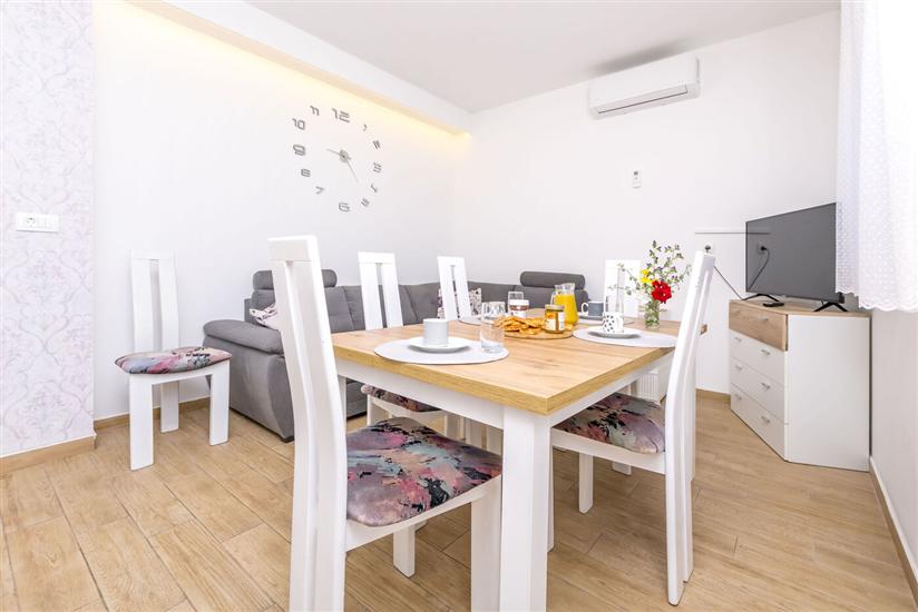 Apartment A1, for 5 persons