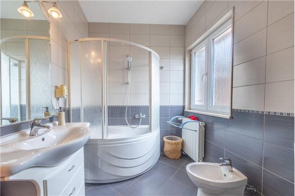 Room S1, for 3 persons