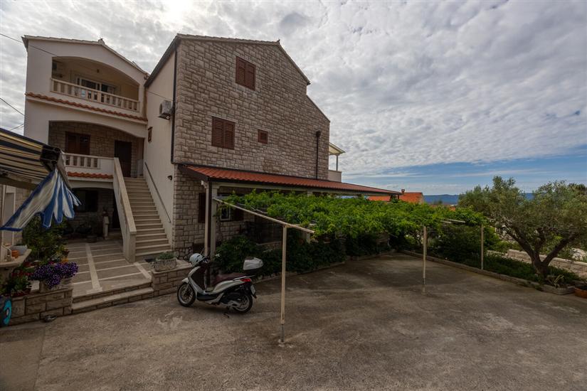 Apartments and Rooms LEA