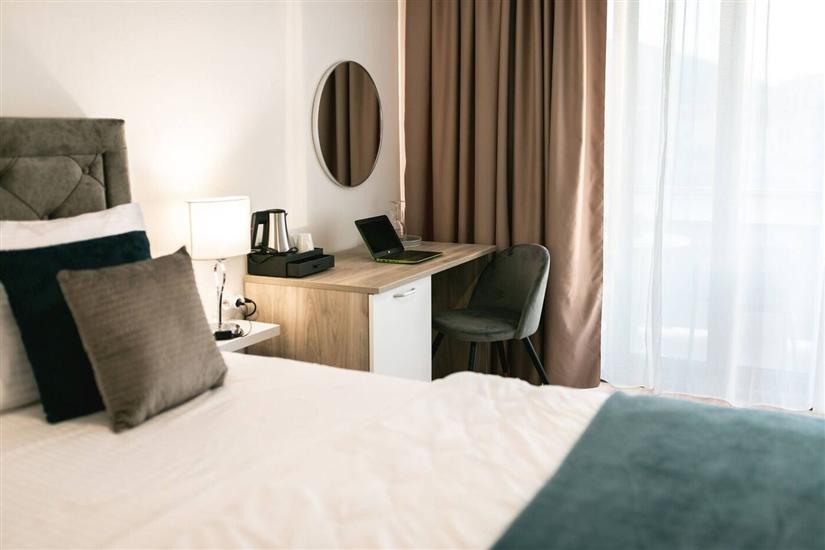 Room S1, for 2 persons