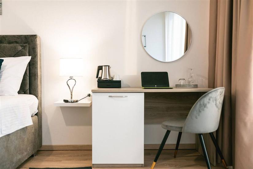 Room S1, for 2 persons