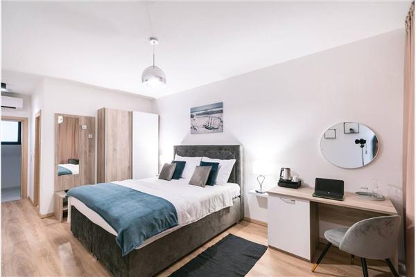 Room S1, for 2 persons