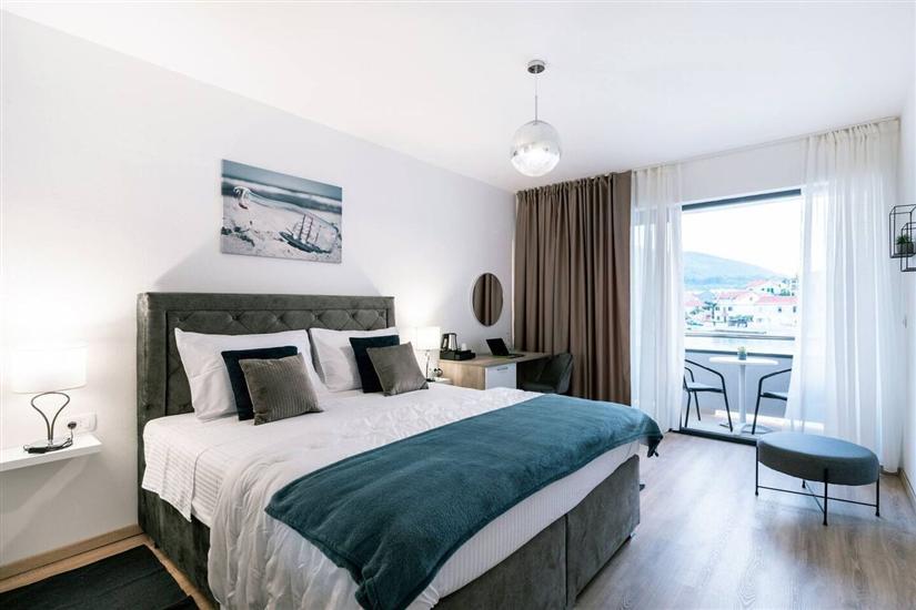 Room S1, for 2 persons