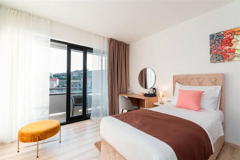 Room S2, for 2 persons