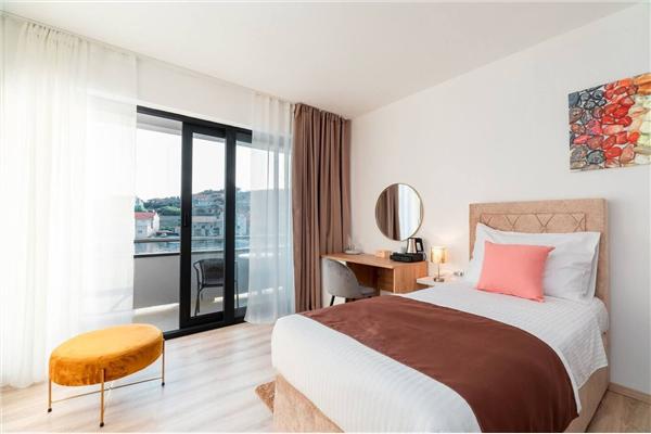 Room S2, for 2 persons