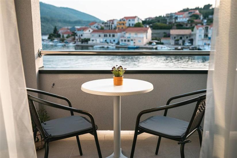 Room S2, for 2 persons