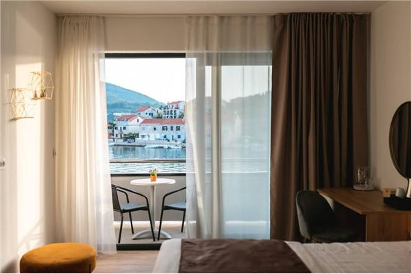 Room S2, for 2 persons