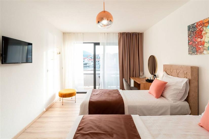 Room S2, for 2 persons